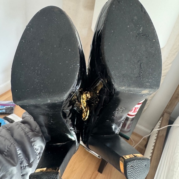 Tory Burch embossed croc ankle boots - Picture 3 of 4